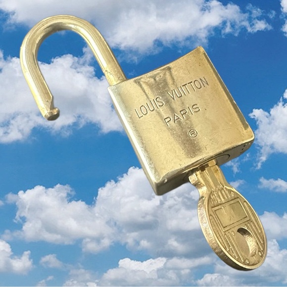 220 Authentic Louis Vuitton Lock with Key 200 Series Vintage - Picture 6 of 11